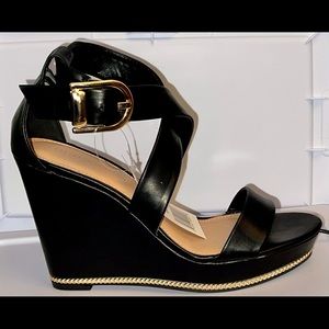 Bcbg black criss cross wedges 8